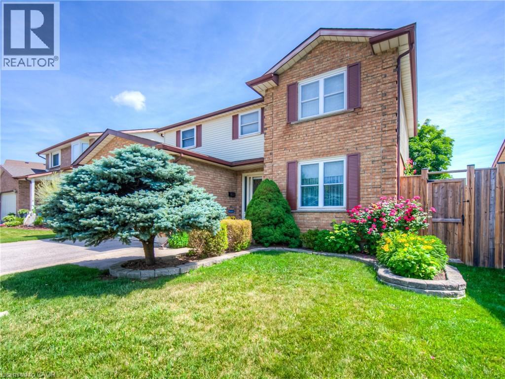 Photo 2 of 8 Ashley Court, Kitchener ON