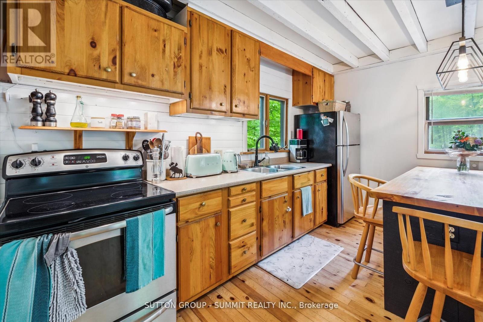 Photo 10 of 17 Sugarbush Lane, Huntsville ON