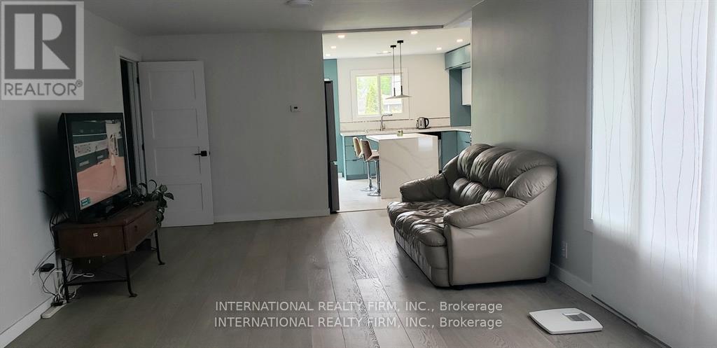 Photo 13 of 355 Hollywood Drive, Georgina ON