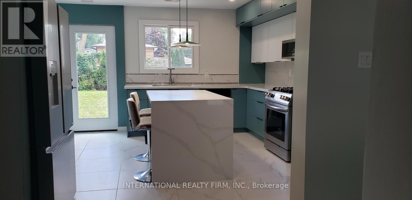 Photo 15 of 355 Hollywood Drive, Georgina ON