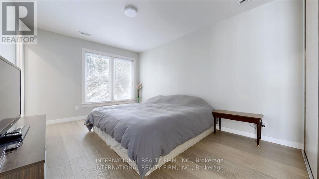 Photo 18 of 355 Hollywood Drive, Georgina ON