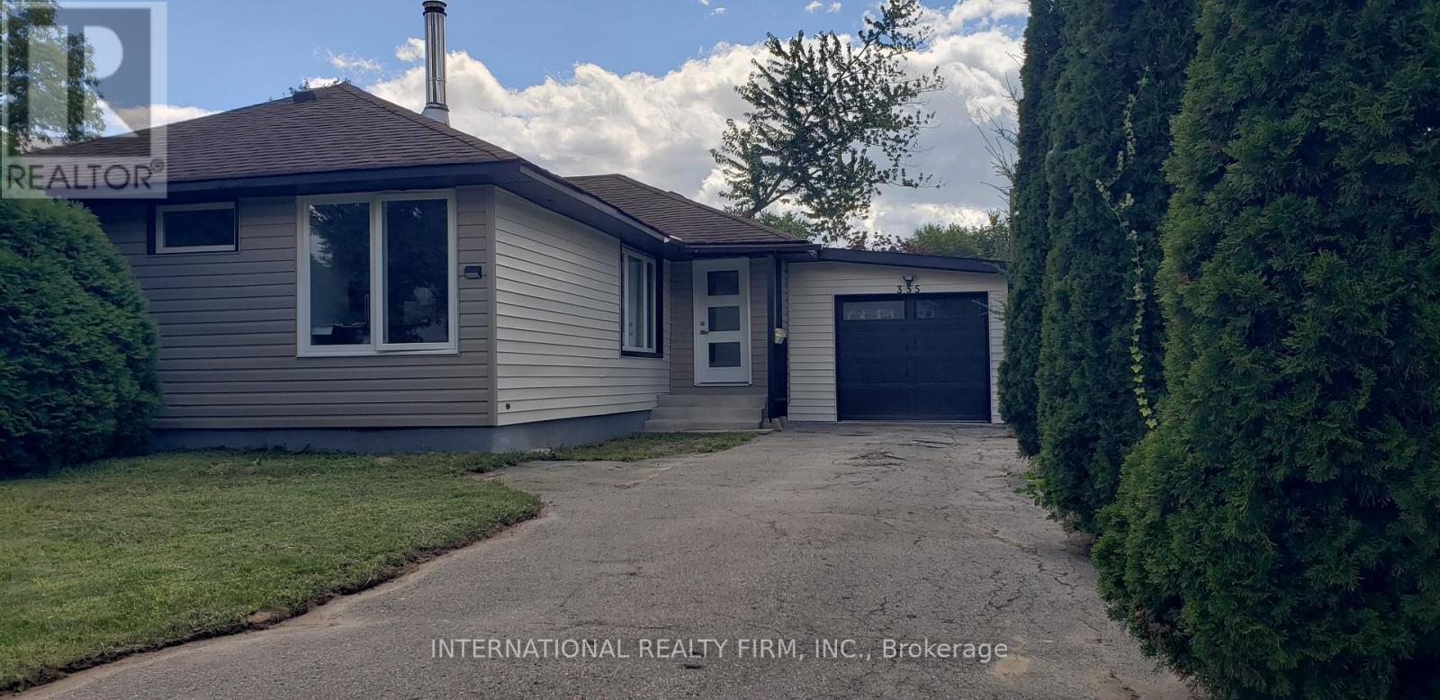 Photo 4 of 355 Hollywood Drive, Georgina ON