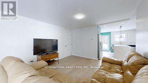 Photo 8 of 355 Hollywood Drive, Georgina ON