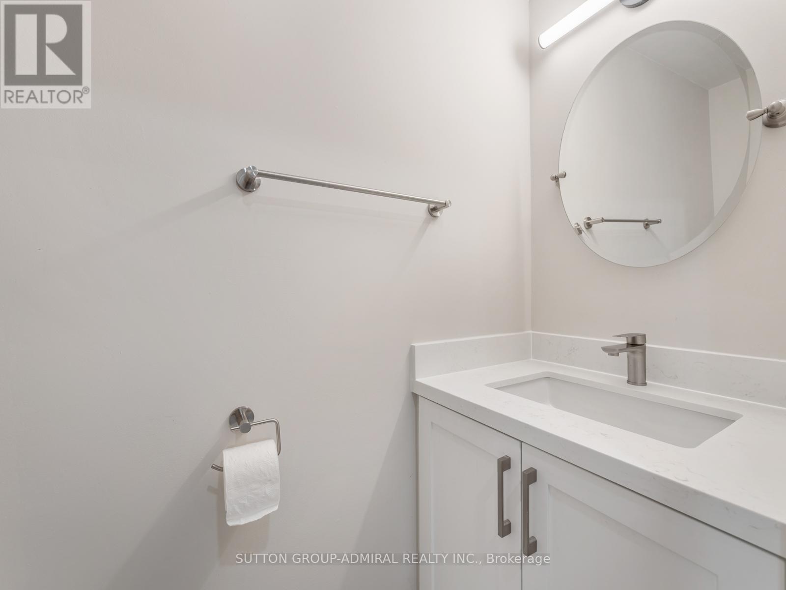 Photo 10 of 12 Tova Place, Vaughan ON