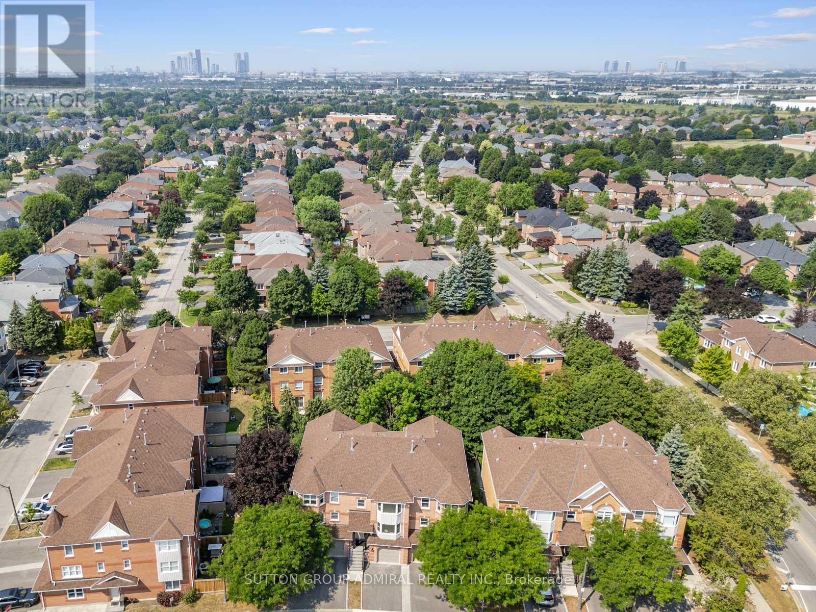 Photo 32 of 12 Tova Place, Vaughan ON