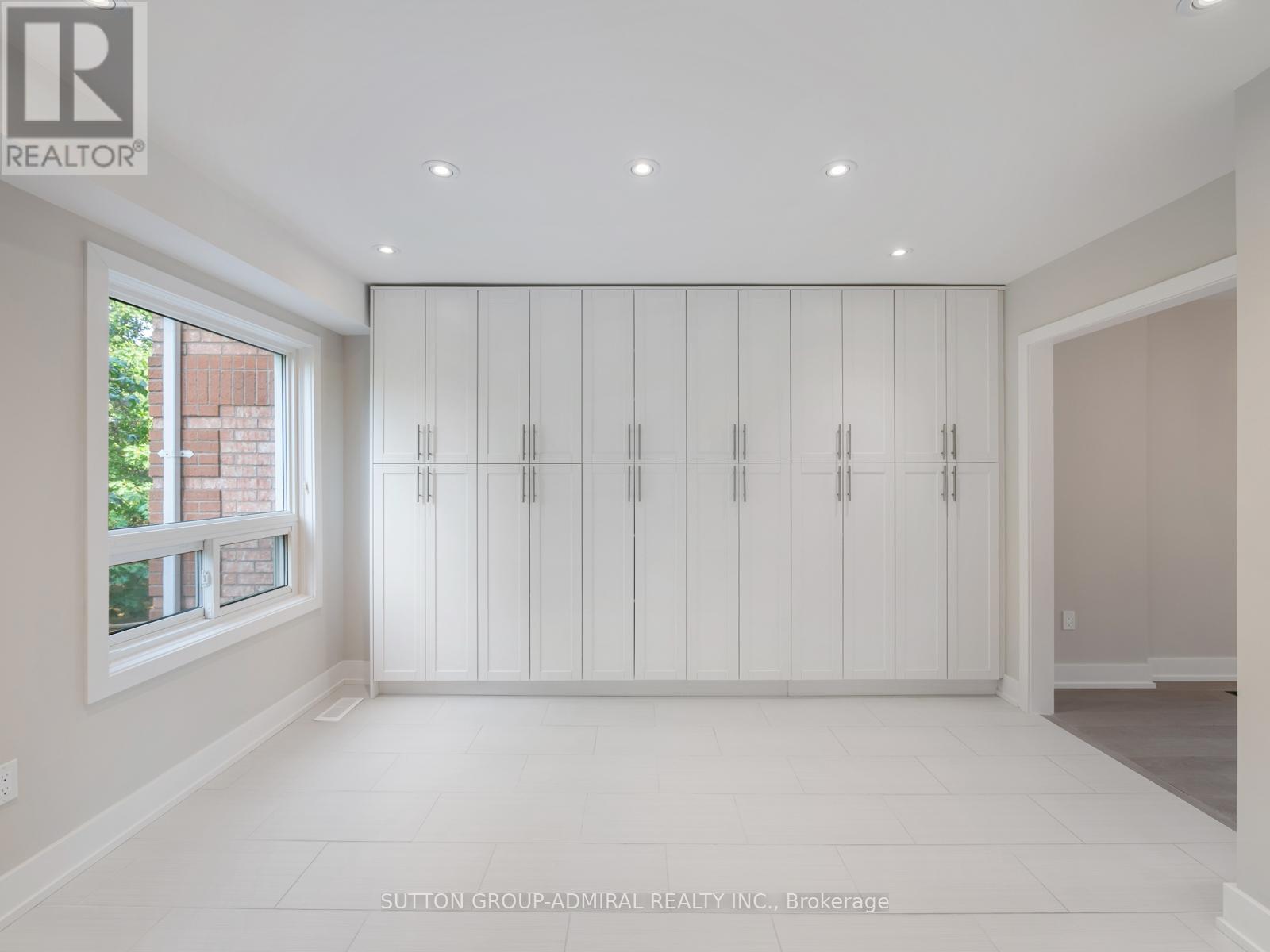Photo 6 of 12 Tova Place, Vaughan ON