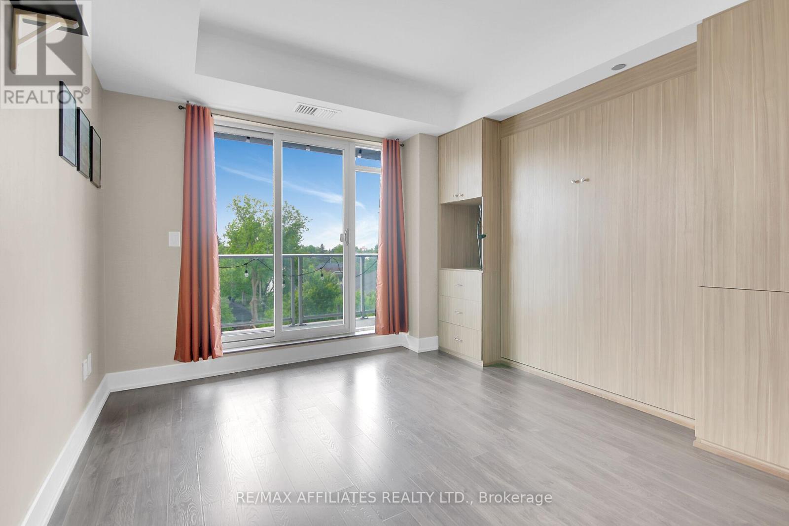 Photo 10 of 310 B 7 Marquette Avenue, Ottawa ON