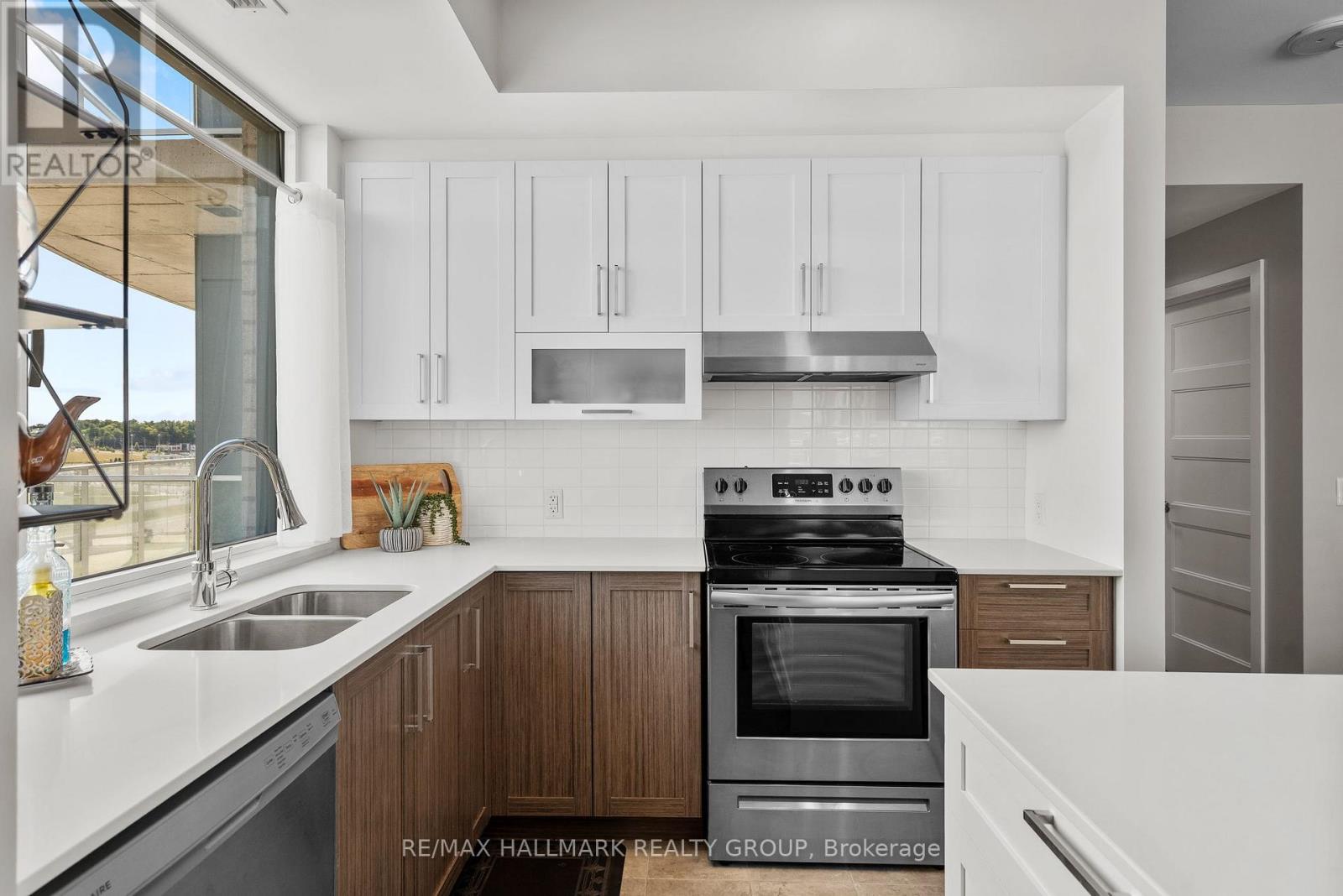 Photo 10 of 902 200 Inlet Private, Ottawa ON