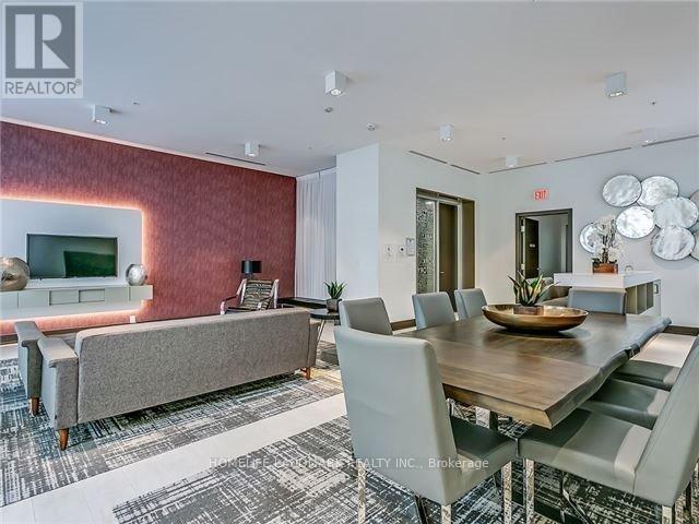 Photo 18 of 204 68 Merton Street, Toronto ON