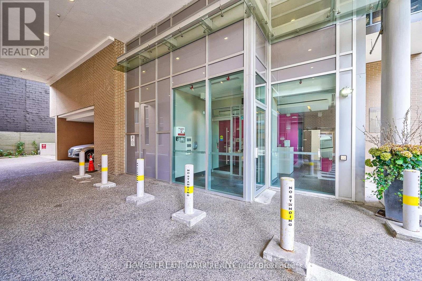 Photo 5 of 204 68 Merton Street, Toronto ON