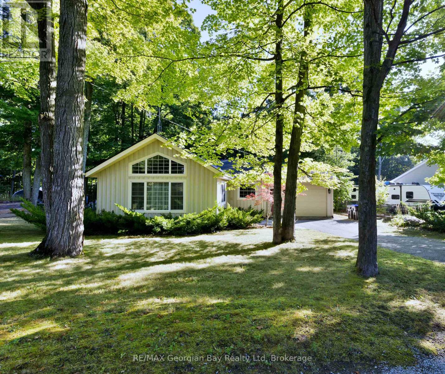 Photo 25 of 133 Timcourt Drive, Tiny ON