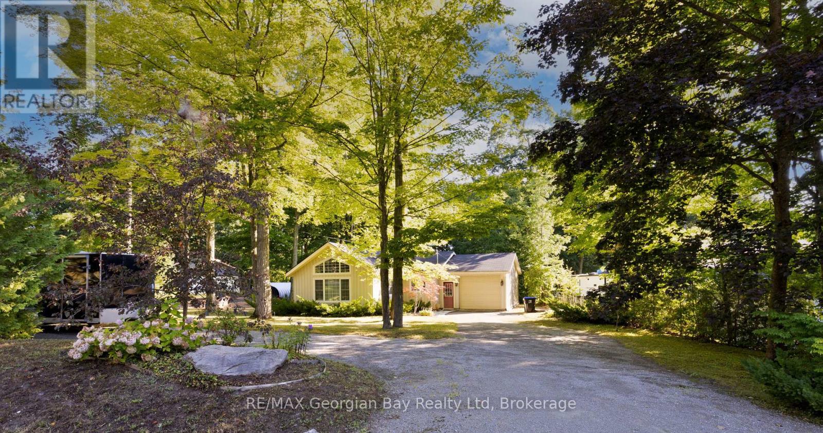 Photo 3 of 133 Timcourt Drive, Tiny ON