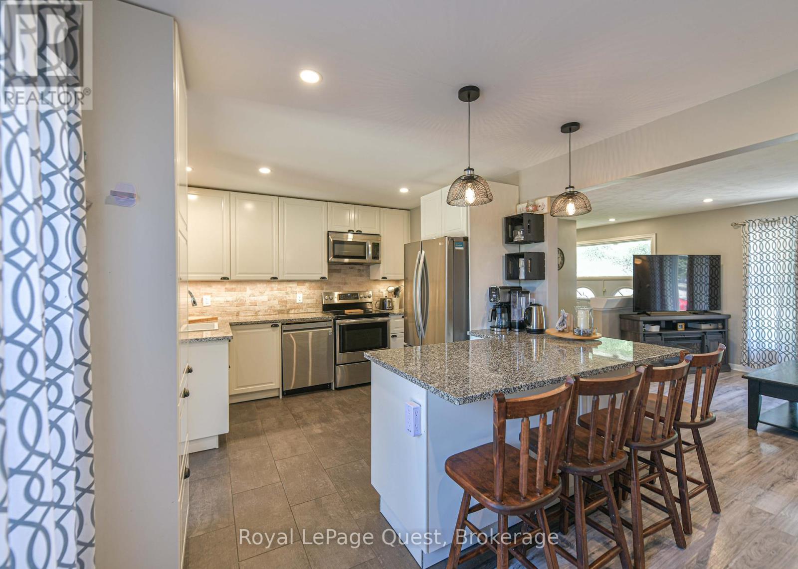 Photo 10 of 36 Esther Anne Drive, Orillia ON