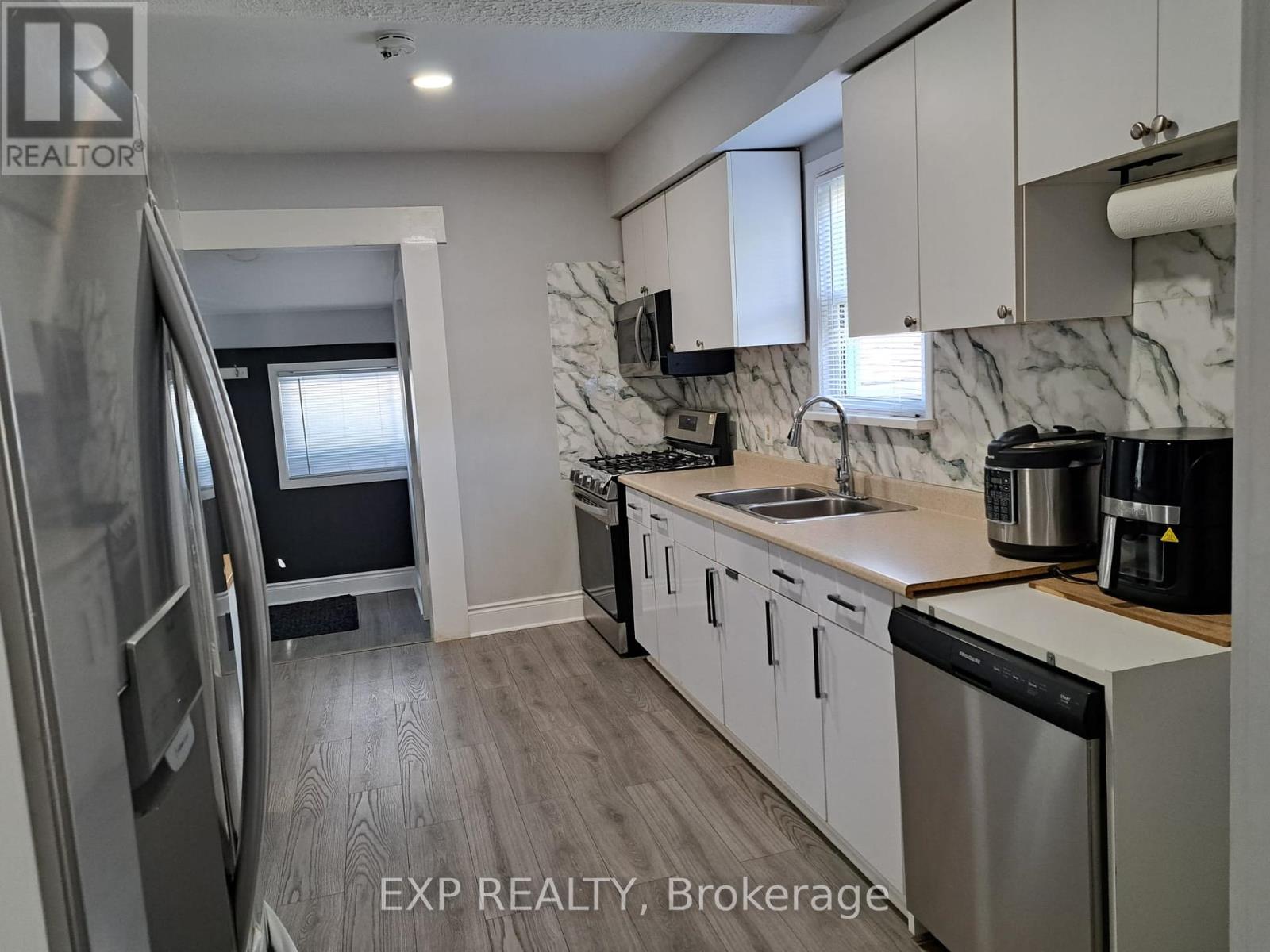 Photo 10 of 41 Kent Street, Welland ON