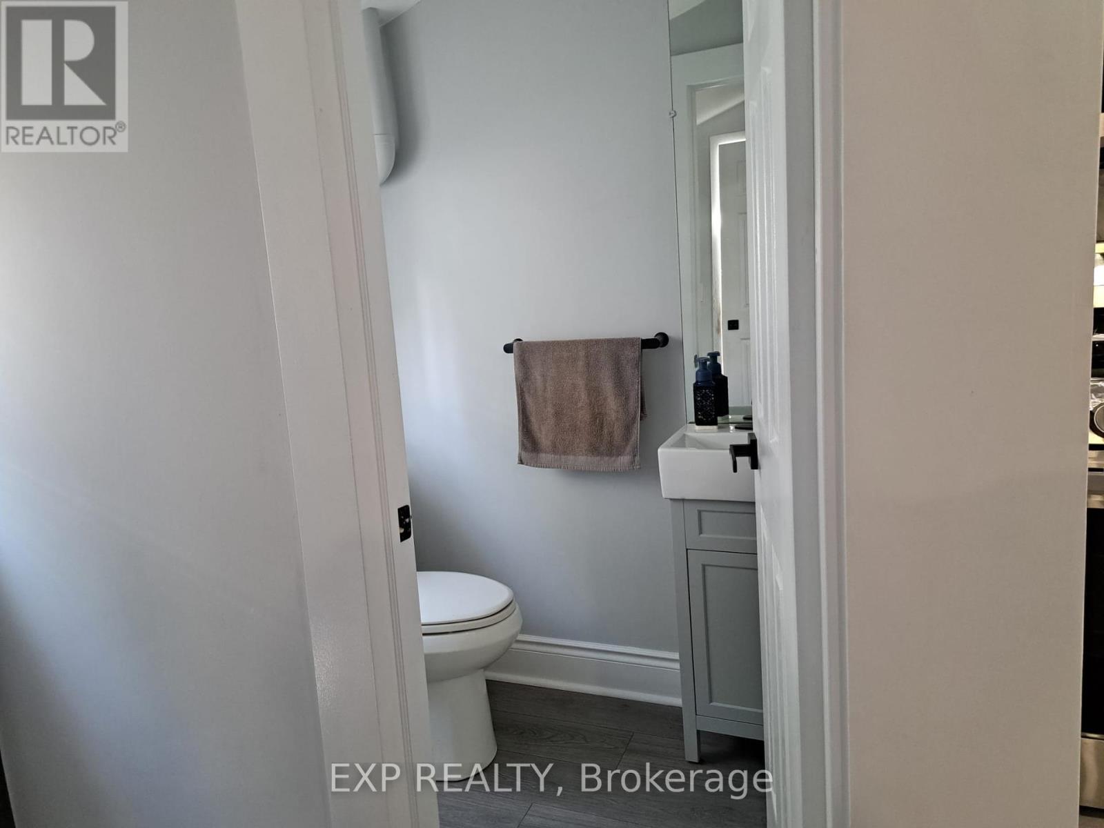 Photo 12 of 41 Kent Street, Welland ON