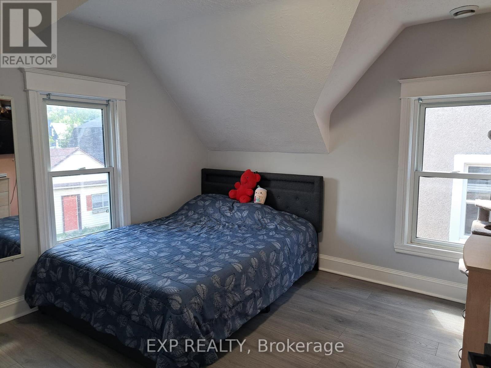 Photo 15 of 41 Kent Street, Welland ON