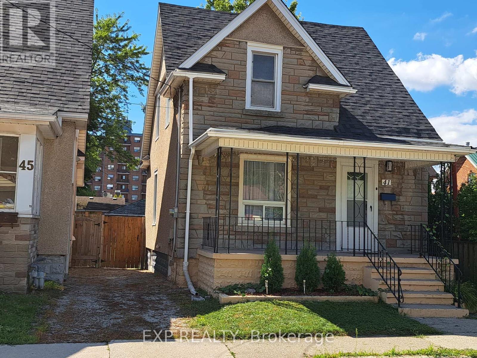 Photo 2 of 41 Kent Street, Welland ON