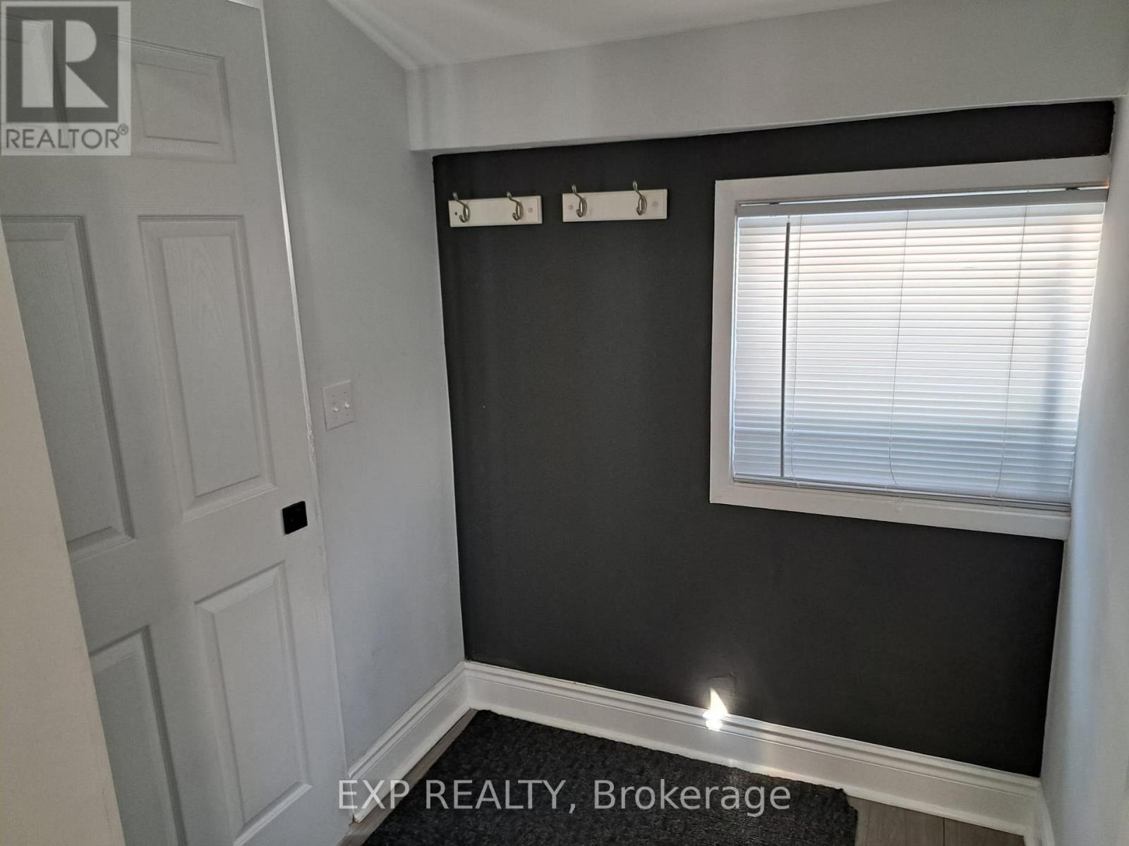 Photo 24 of 41 Kent Street, Welland ON