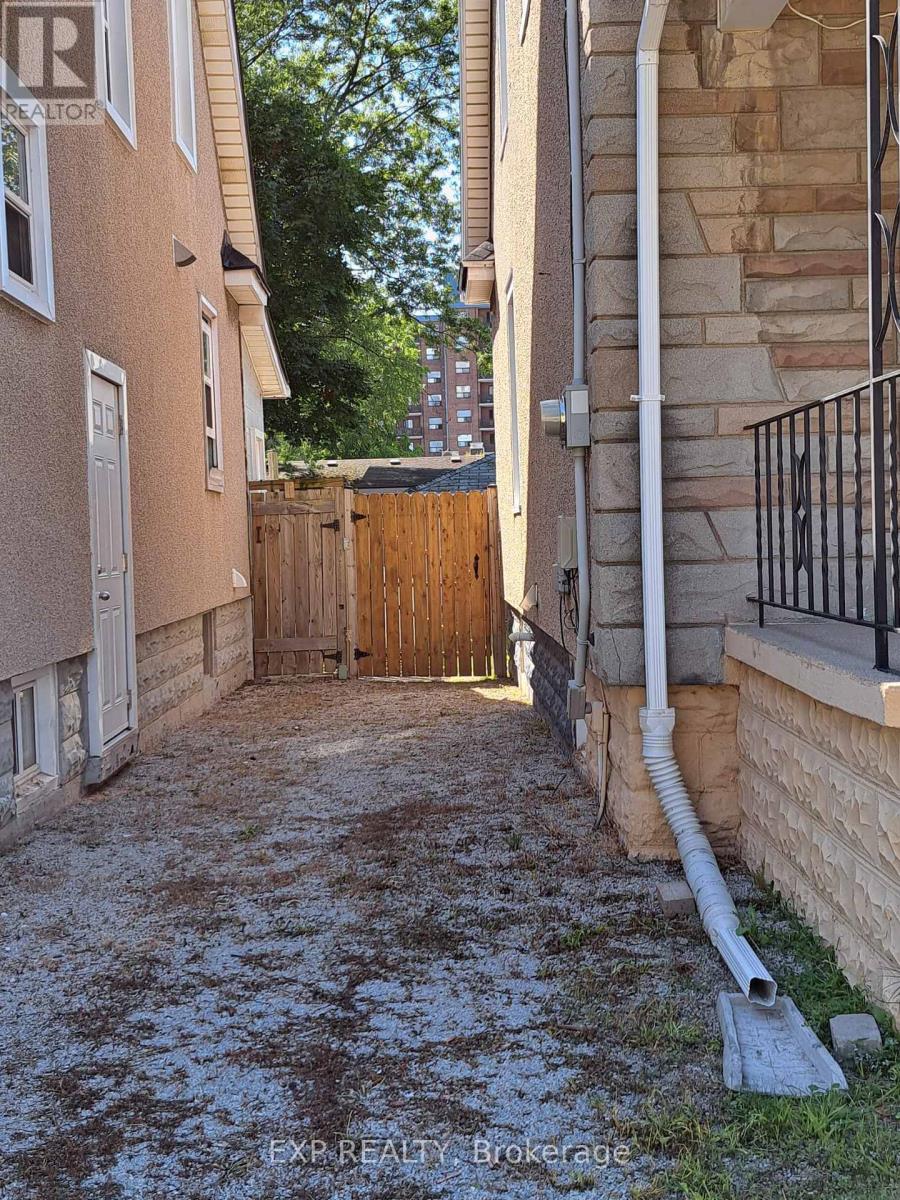 Photo 40 of 41 Kent Street, Welland ON
