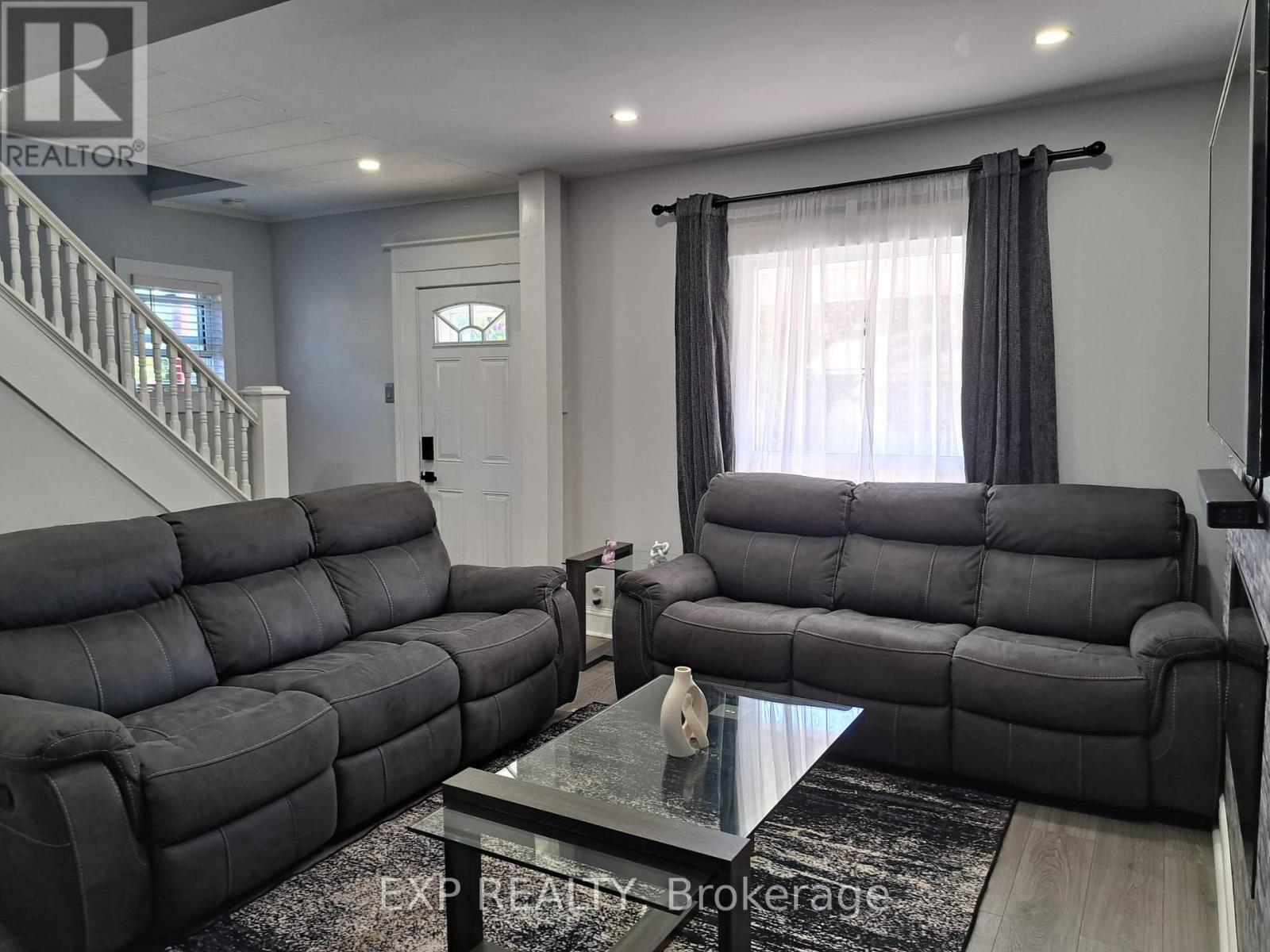 Photo 6 of 41 Kent Street, Welland ON