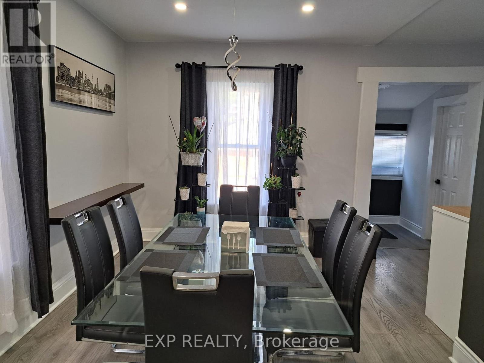 Photo 8 of 41 Kent Street, Welland ON