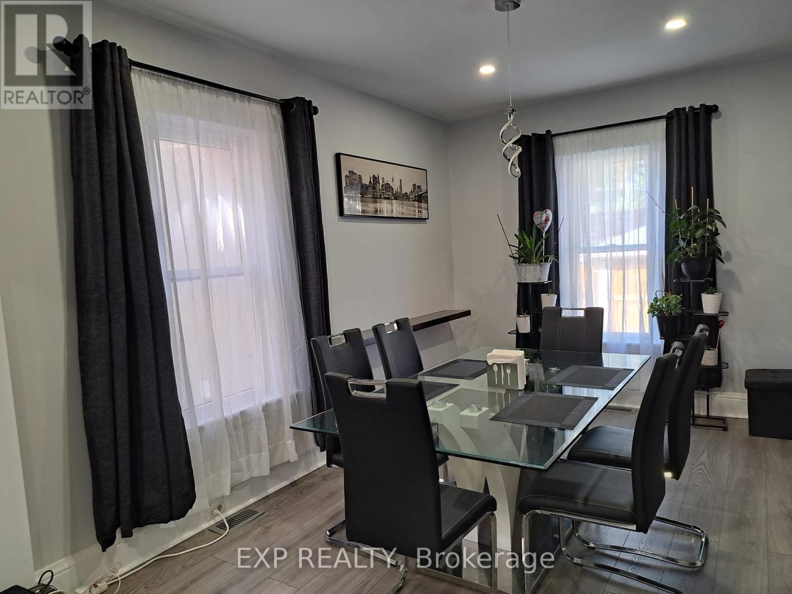 Photo 9 of 41 Kent Street, Welland ON