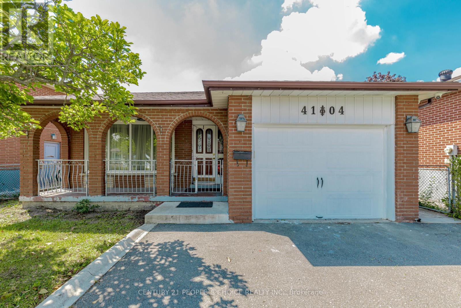 Photo 3 of 4104 Brandon Gate, Mississauga ON