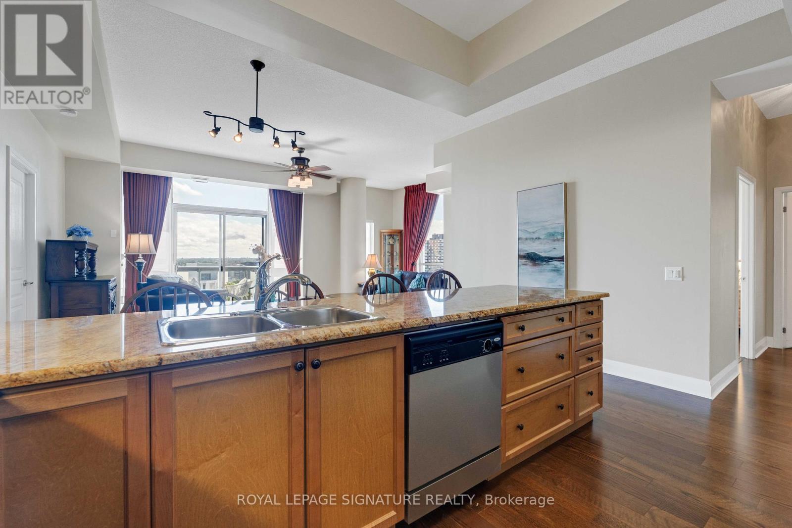 Photo 16 of 1901 1 Hurontario Street, Mississauga ON