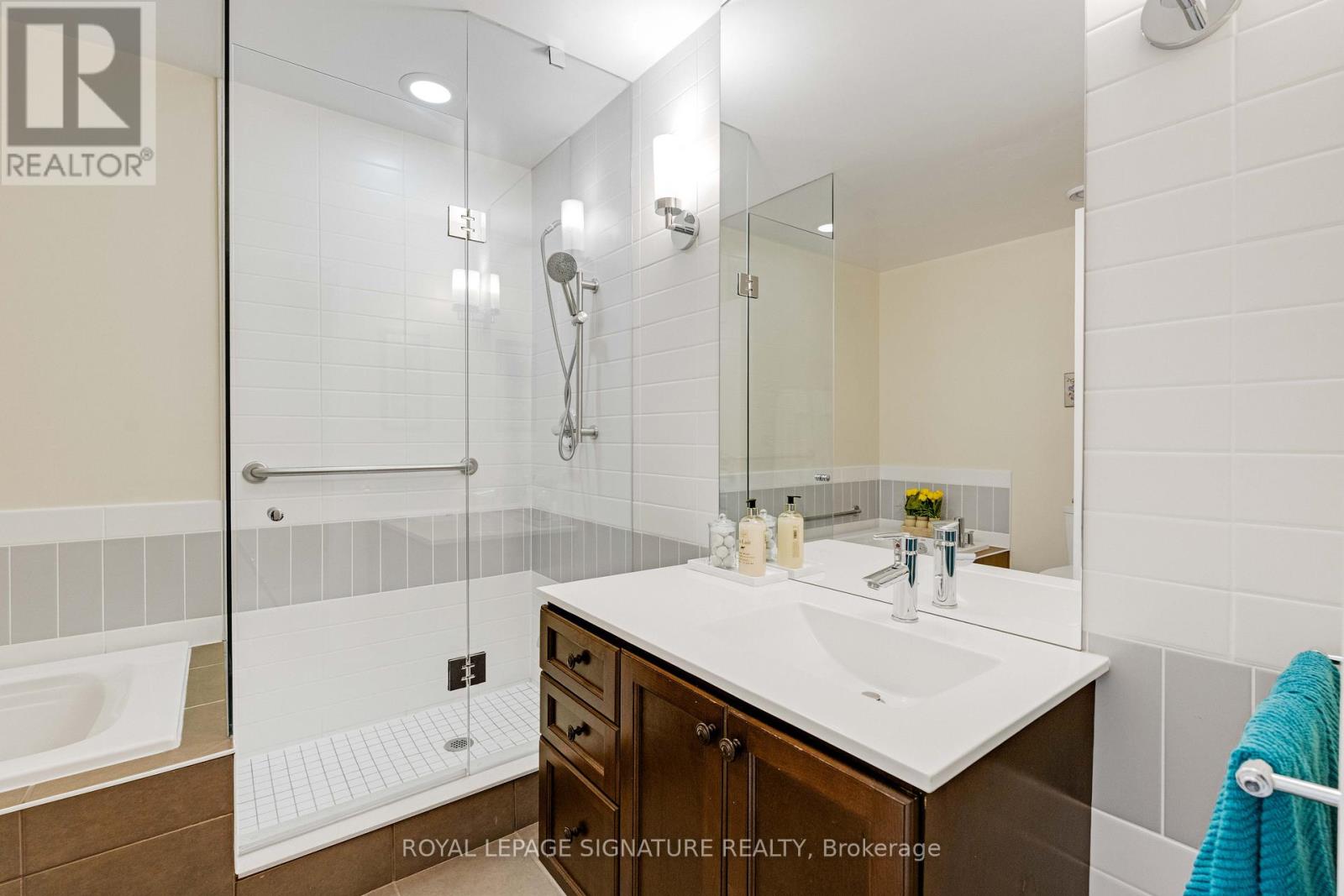 Photo 24 of 1901 1 Hurontario Street, Mississauga ON