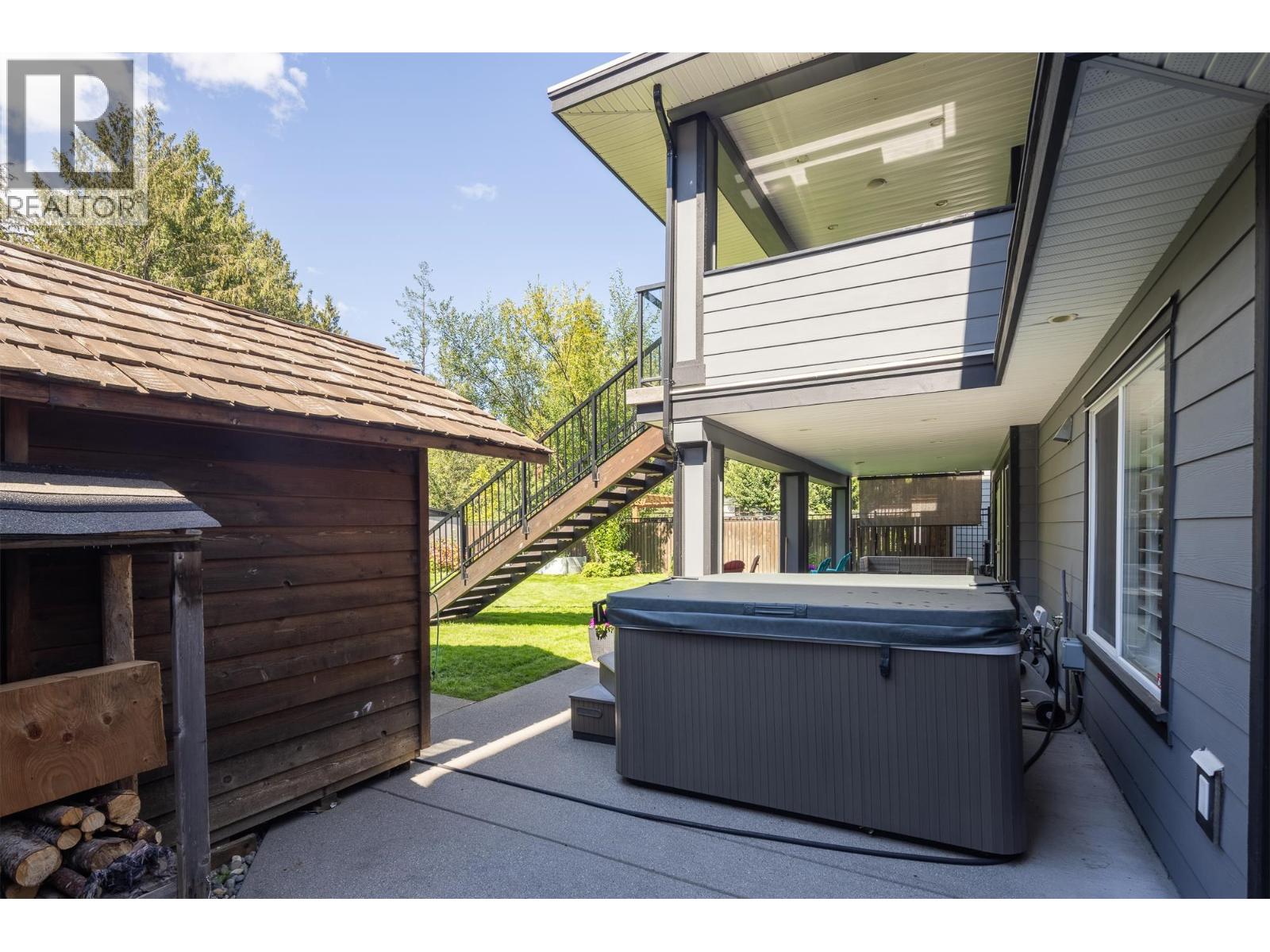 Photo 5 of 1020 Jay Crescent, Squamish BC