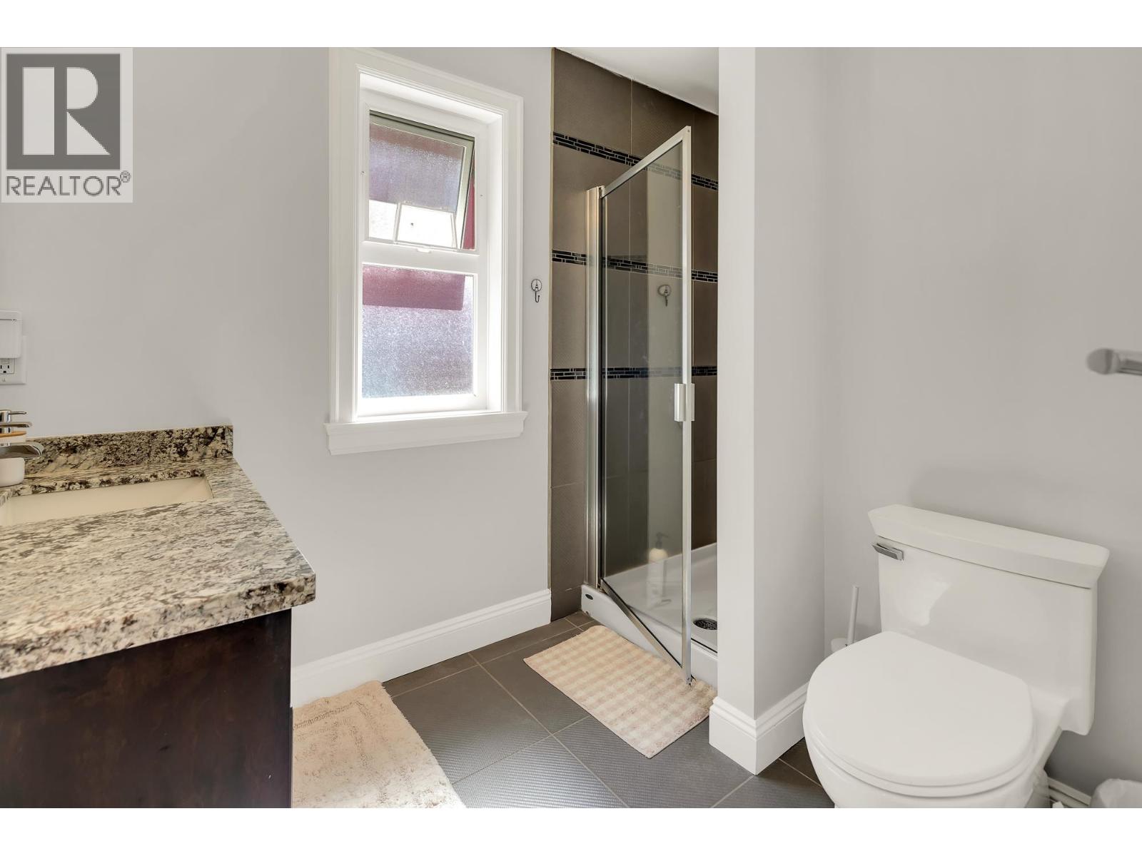 Photo 2 of 1020 Jay Crescent, Squamish BC