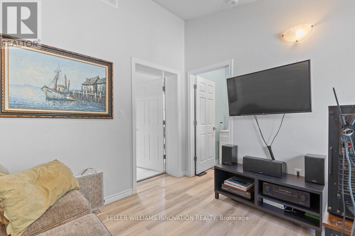 Photo 11 of 456 Waterloo Street S, Cambridge ON