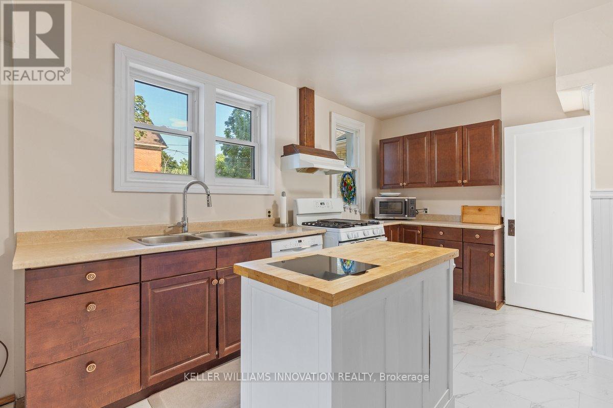 Photo 14 of 456 Waterloo Street S, Cambridge ON
