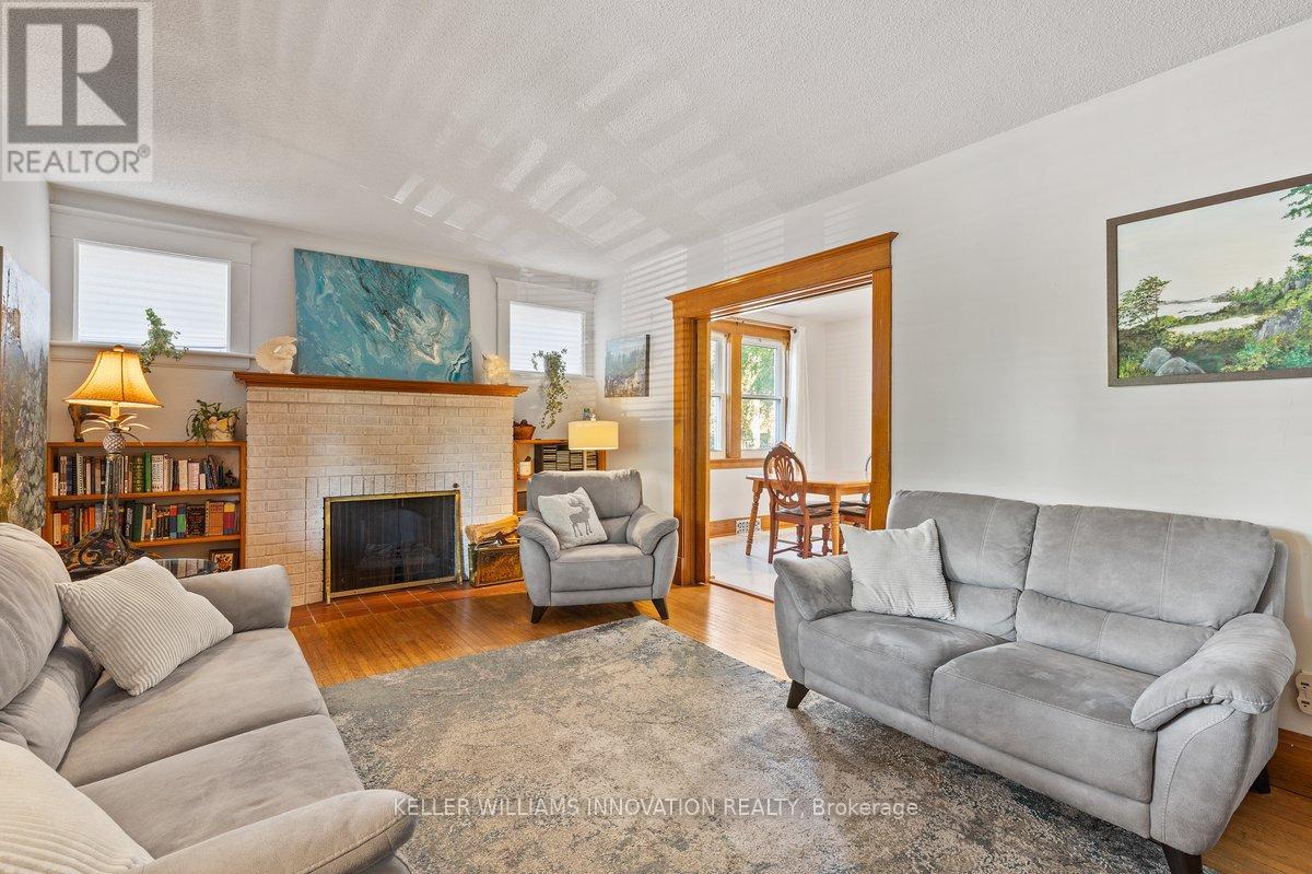 Photo 7 of 456 Waterloo Street S, Cambridge ON