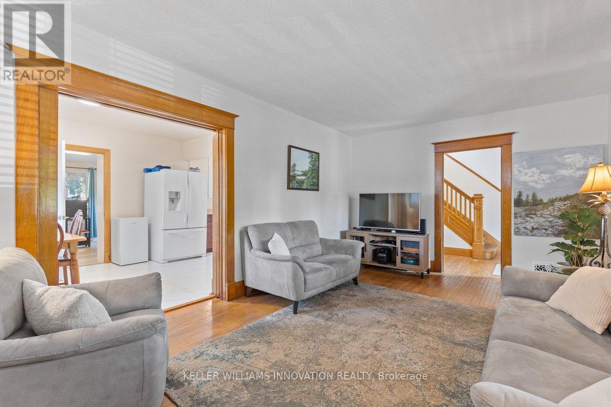 Photo 8 of 456 Waterloo Street S, Cambridge ON