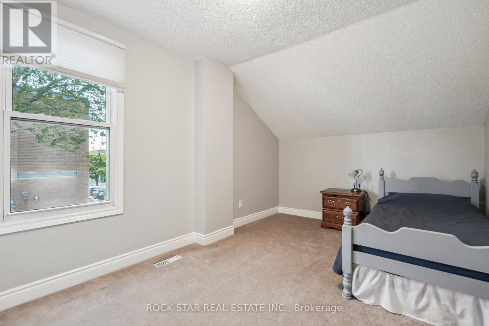 Photo 10 of 34 Cliff Avenue, Hamilton ON