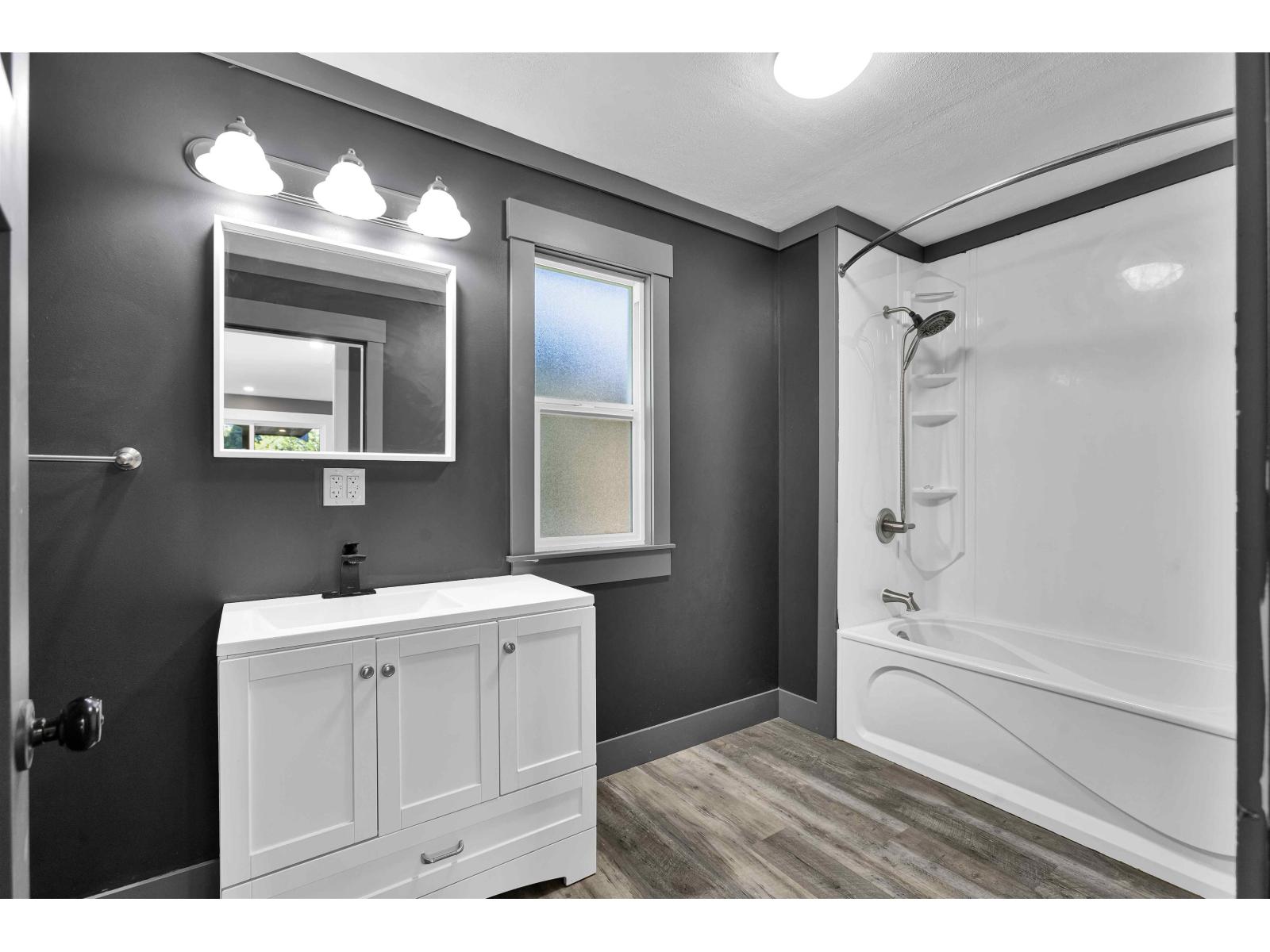 Photo 8 of 6437 264 Street, Langley BC