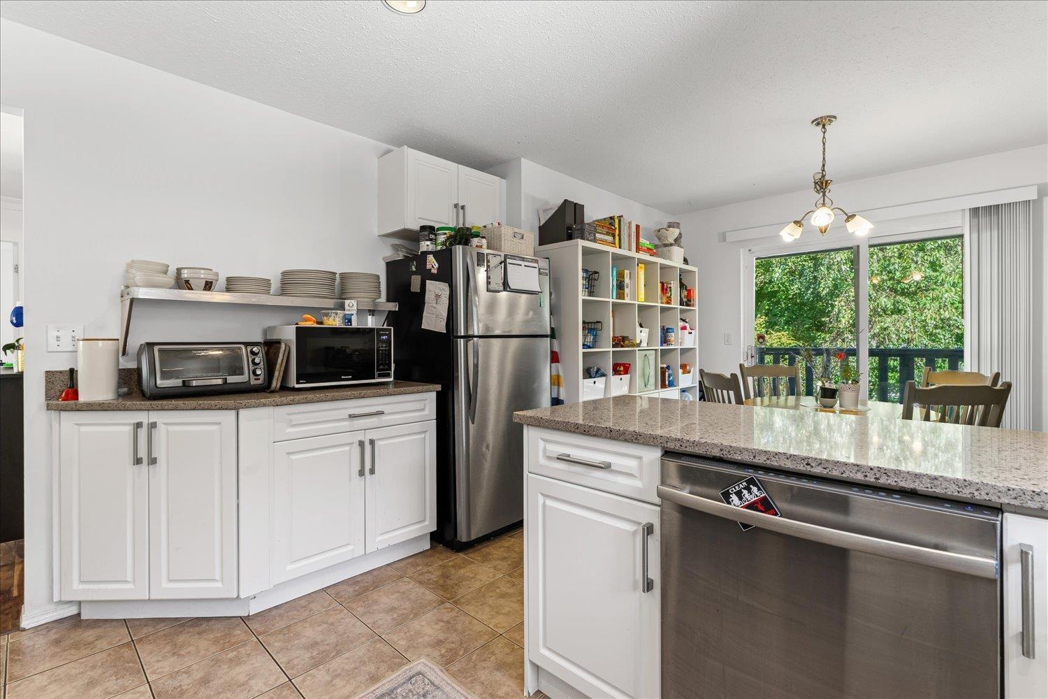 Photo 10 of 4493 208 A Street, Langley BC