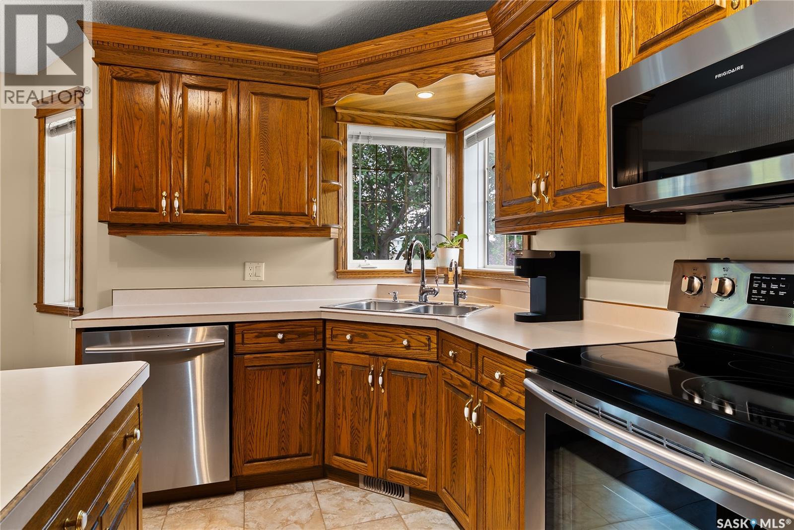Photo 4 of 8504 Thurston Crescent, Regina SK