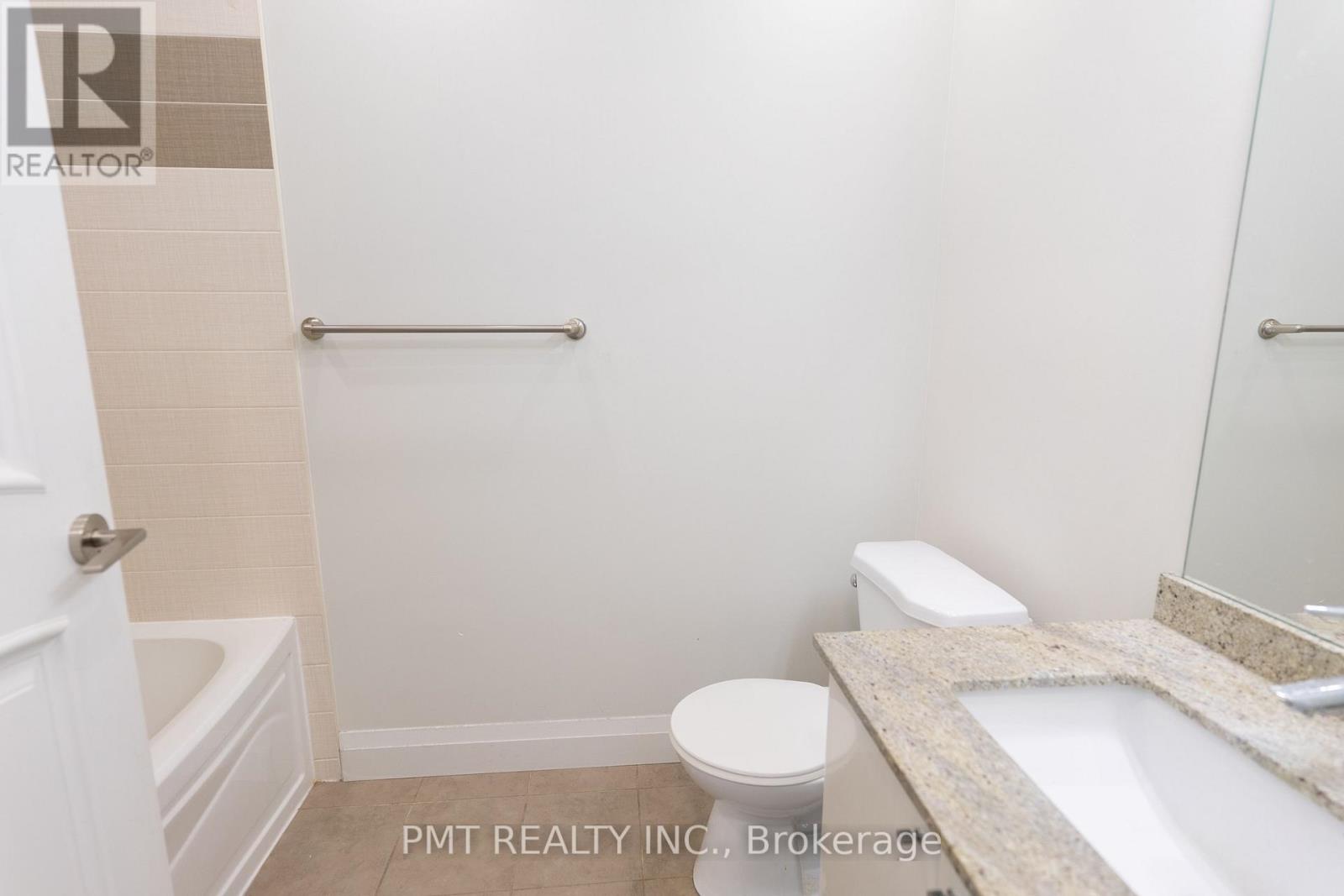 Photo 8 of 3904 16 Harbour Street, Toronto ON
