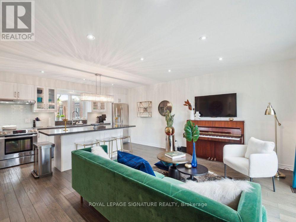 Photo 3 of 24 Anvil Millway, Toronto ON
