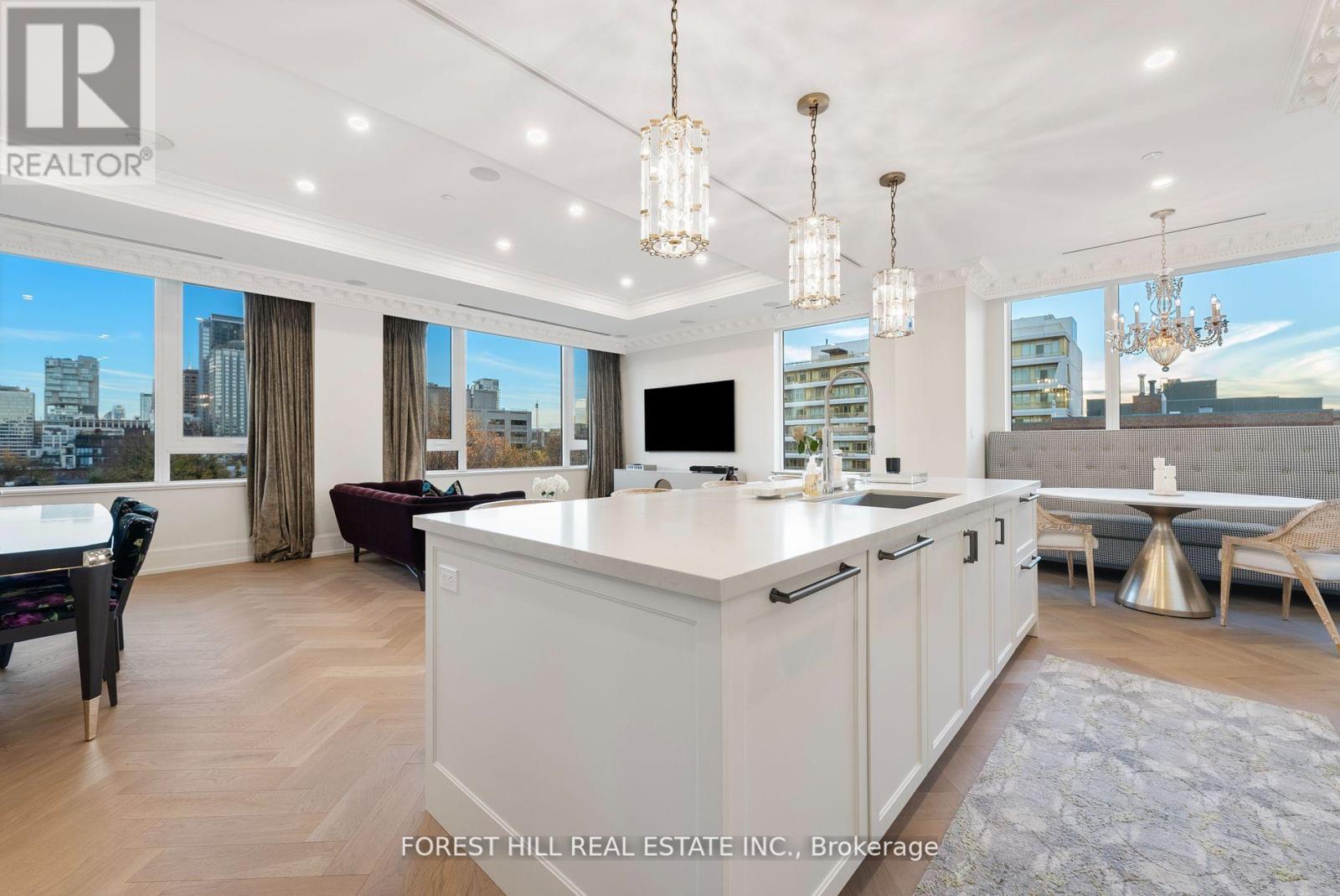 Photo 8 of 602 128 Hazelton Avenue, Toronto ON