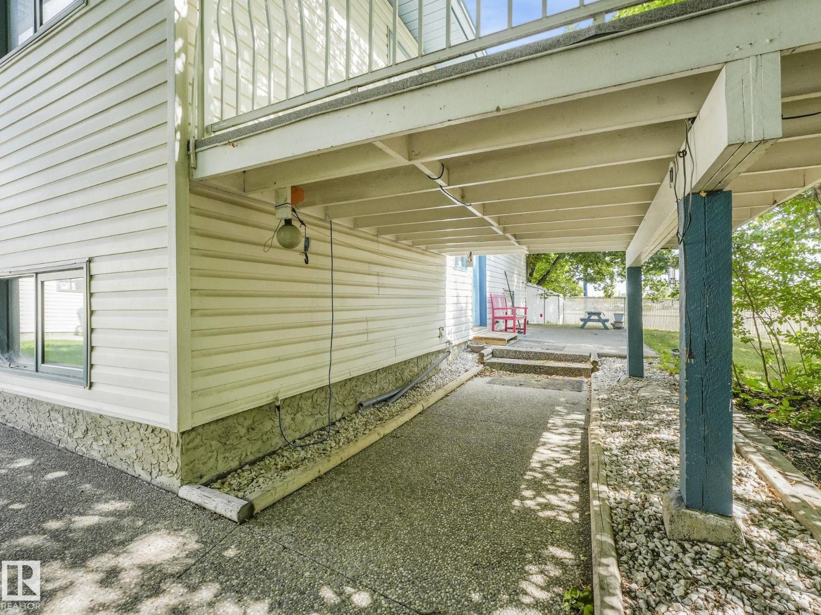 Single Family House for Sale in   ST NW Edmonton 