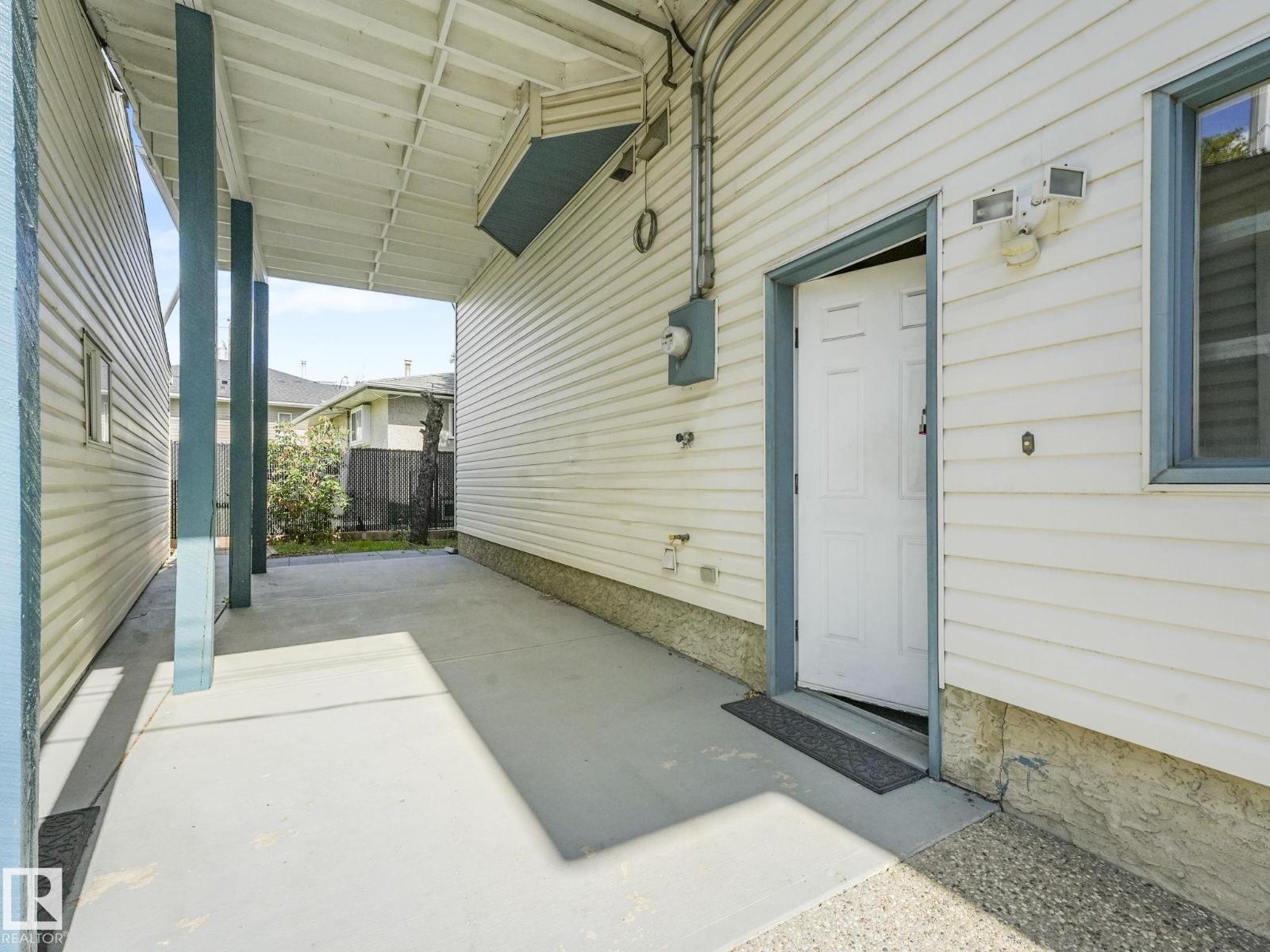 Single Family House for Sale in   ST NW Edmonton 