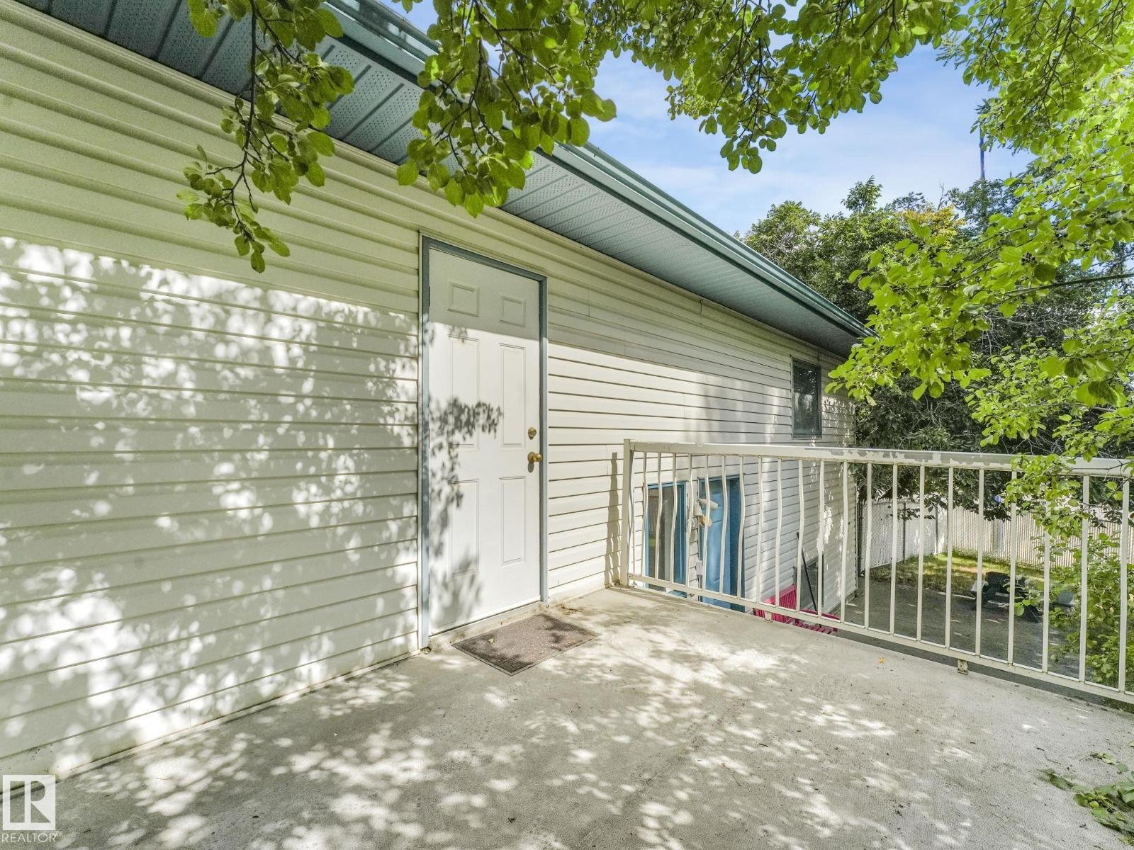 Single Family House for Sale in   ST NW Edmonton 