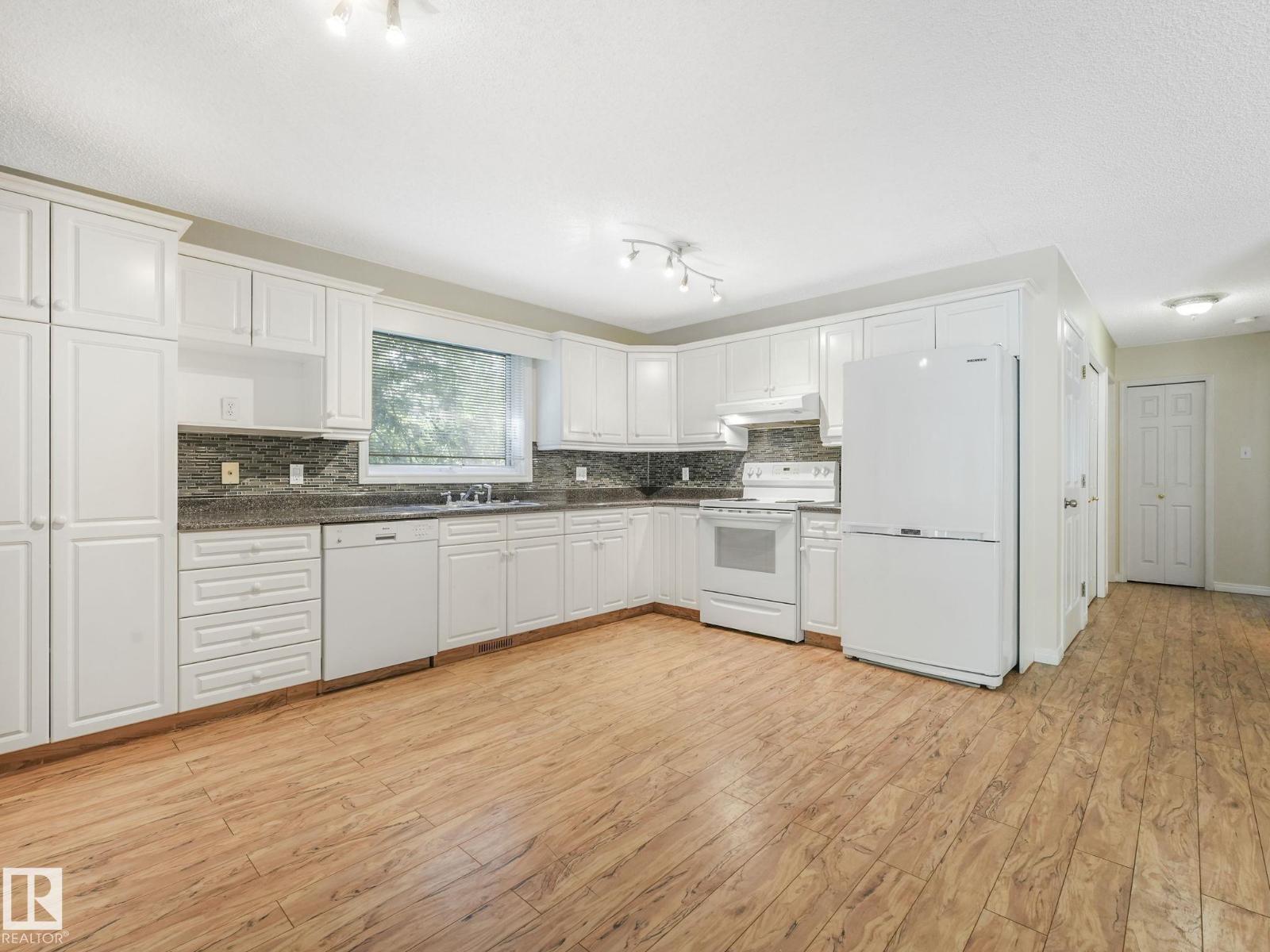 Single Family House for Sale in   ST NW Edmonton 