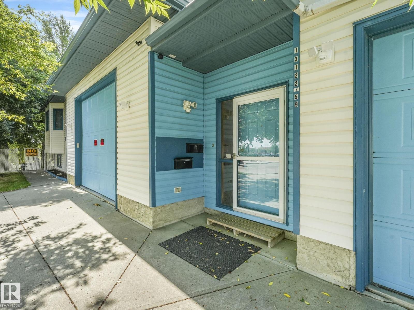 Single Family House for Sale in   ST NW Edmonton 
