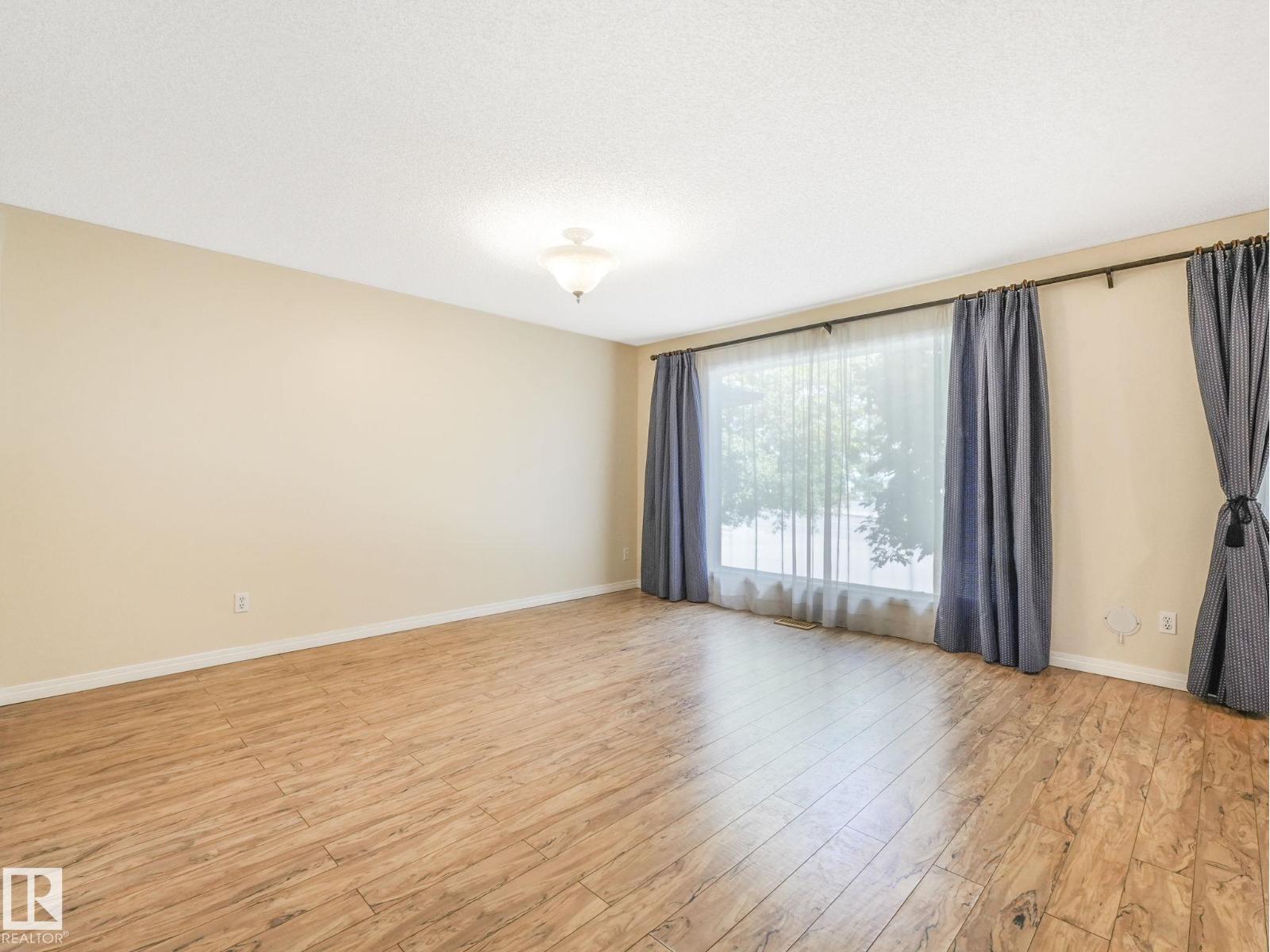 Single Family House for Sale in   ST NW Edmonton 