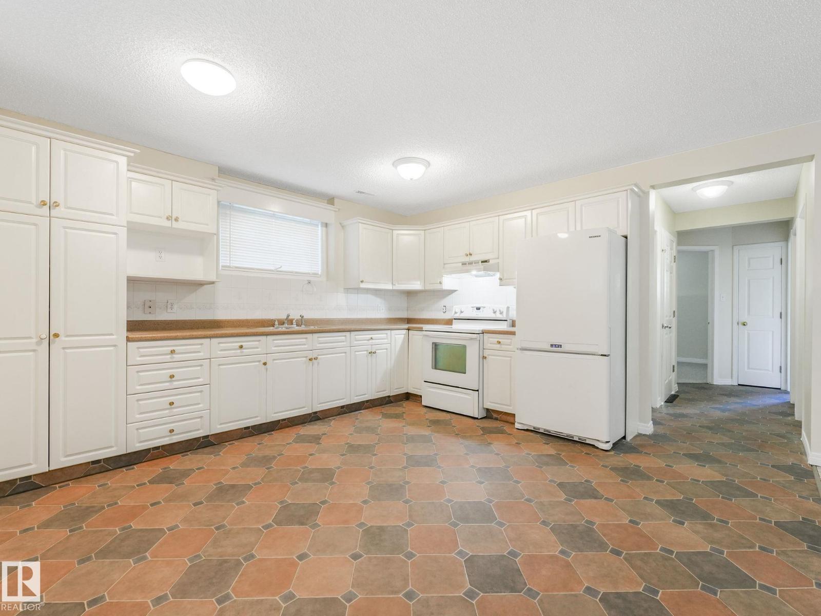 Single Family House for Sale in   ST NW Edmonton 