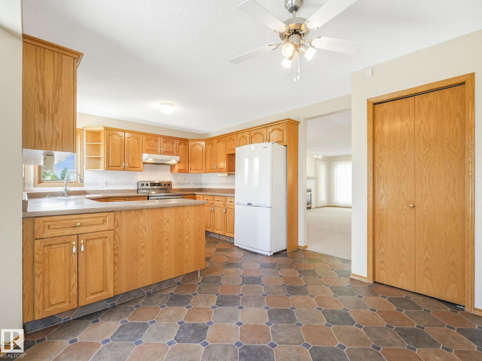 Single Family House for Sale in   ST NW Edmonton 